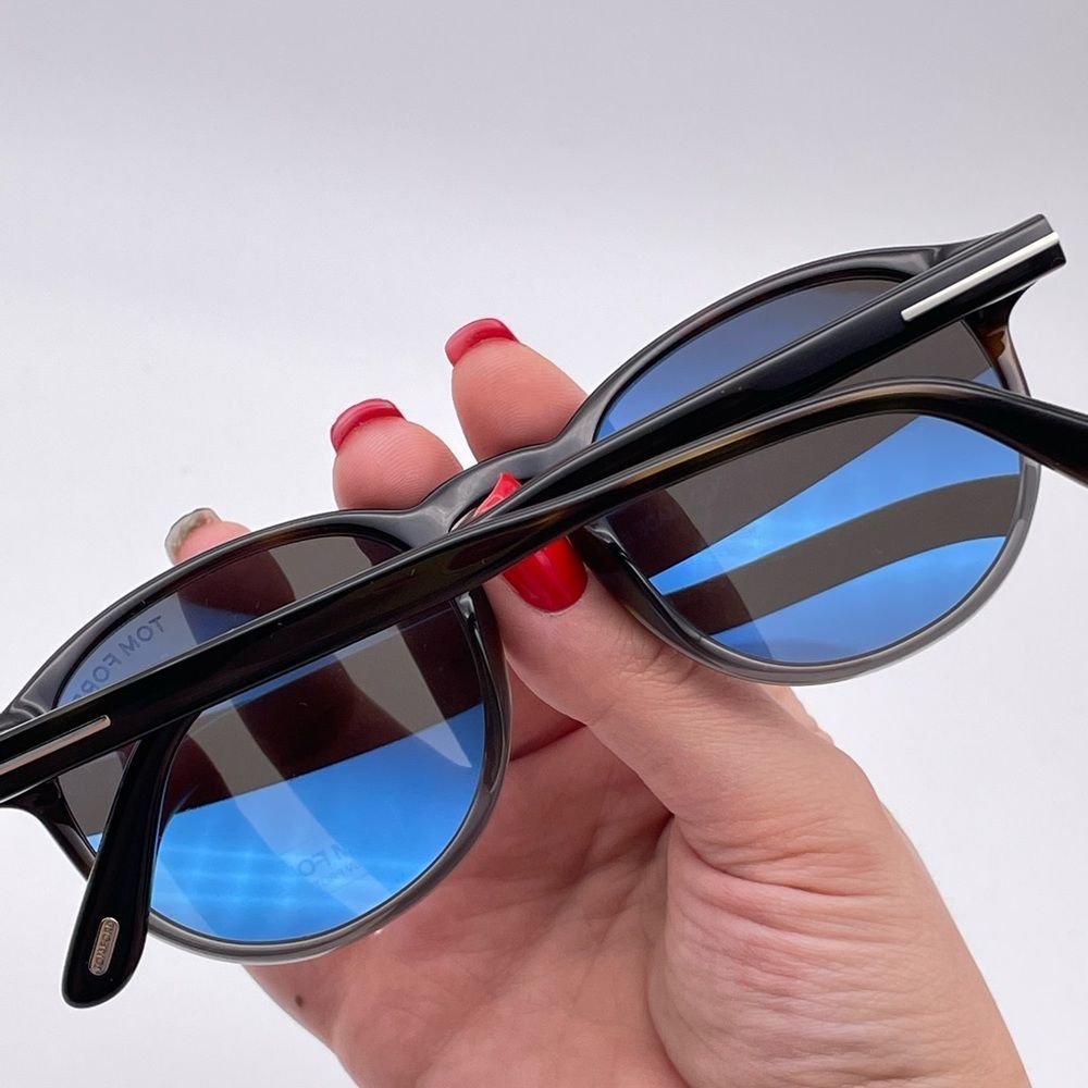 Tom Ford Sunglasses - Picture 8 of 8